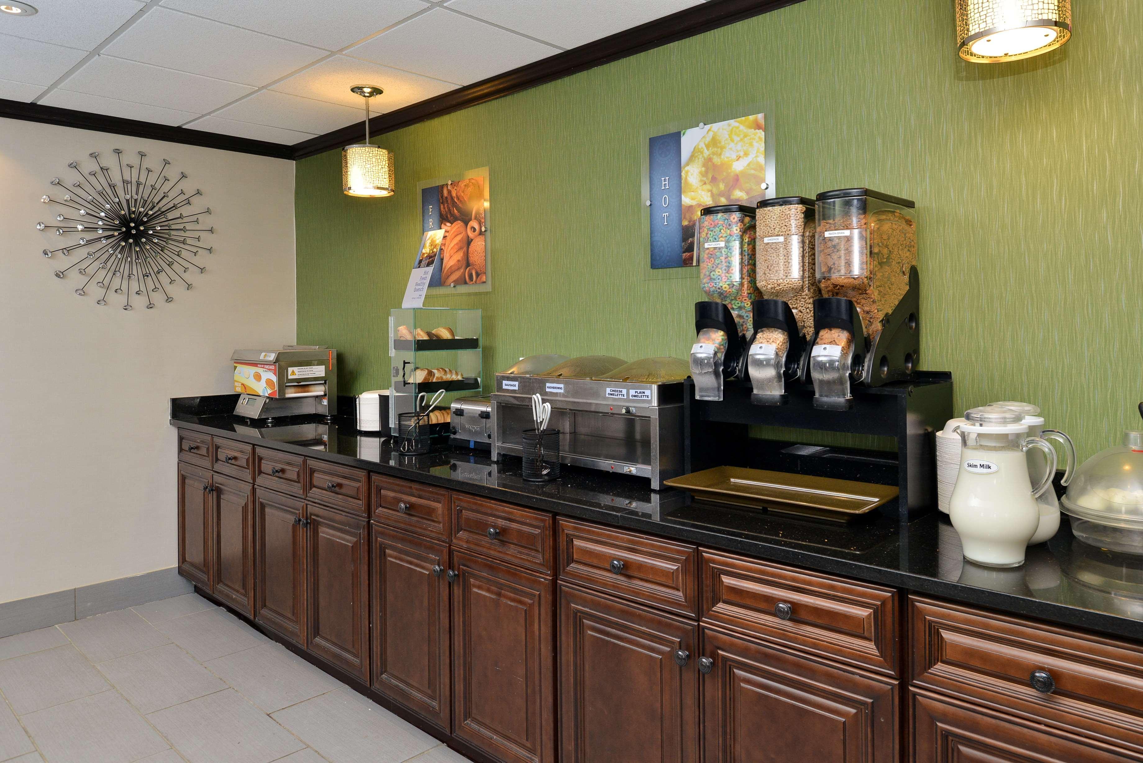 Best Western Elyria Exterior foto